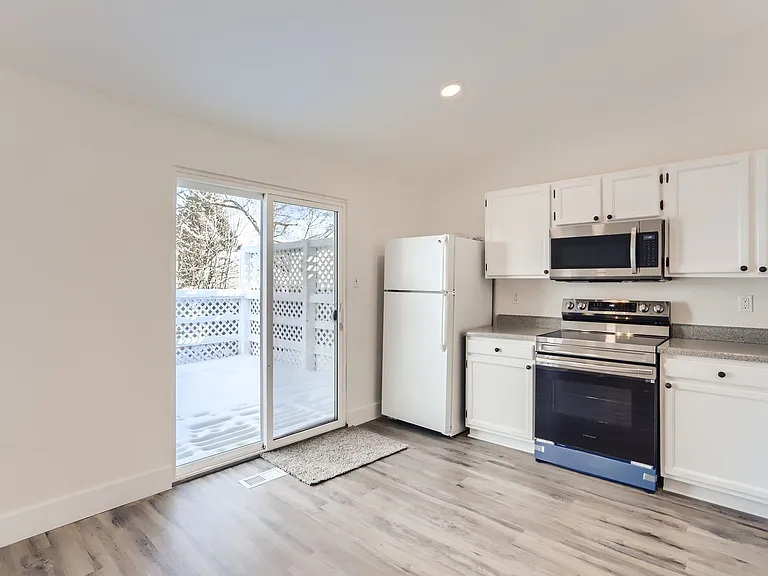 2046 Sumac St — Photo 9