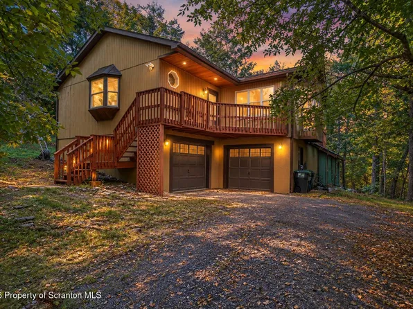 3132 Bear Rd, Bushkill, PA 18324