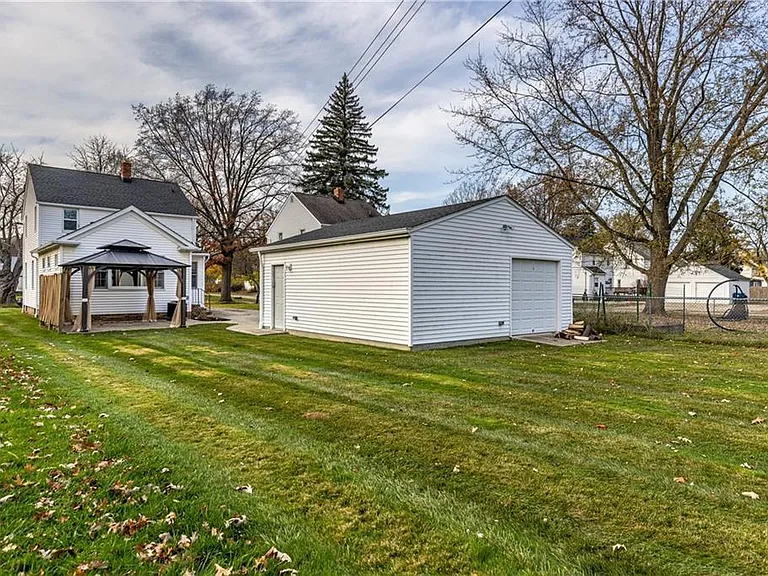 7083 Parma Park Blvd — Photo 3