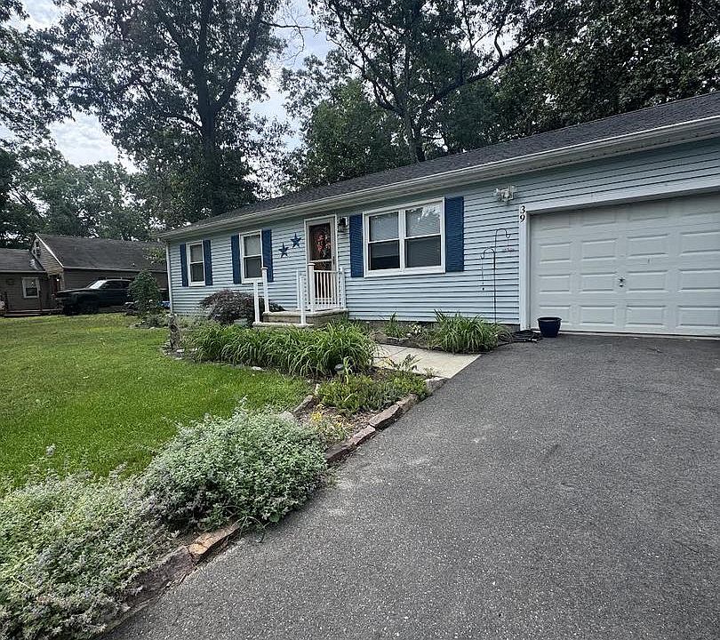 1st image of 39 Teaberry St