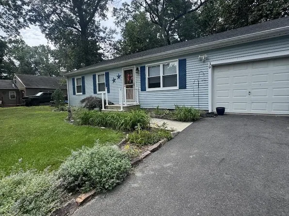 39 Teaberry St, Browns Mills, NJ 08015