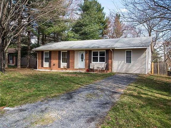3rd image of 113 Greenbriar Ln