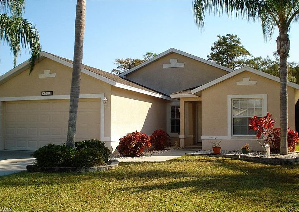 Beautiful Curb Appeal & 2 Car Garage
