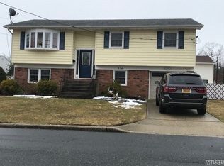 914 Windmill Ave, West Babylon, NY 11704