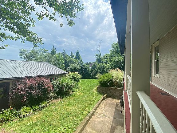 Fenced in yard for pets!