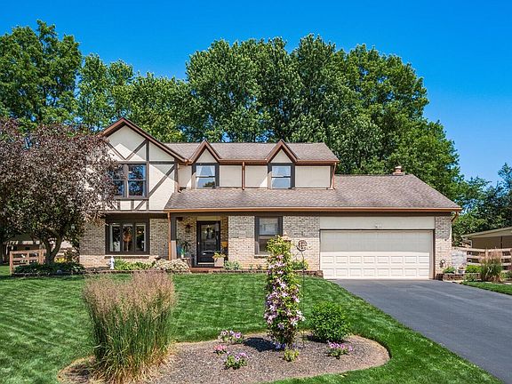 2nd image of 10451 N Crosset Hill Dr
