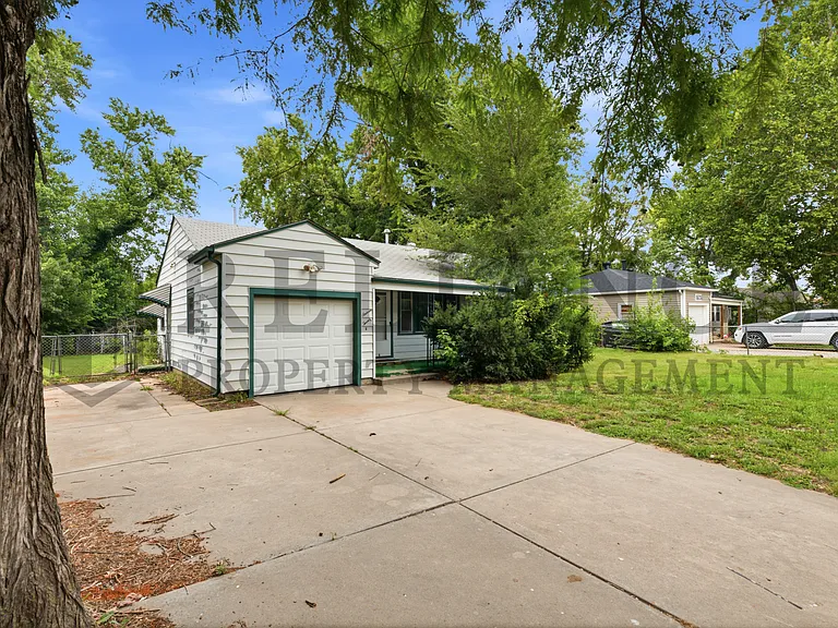 1620 E Selma St — Photo 2