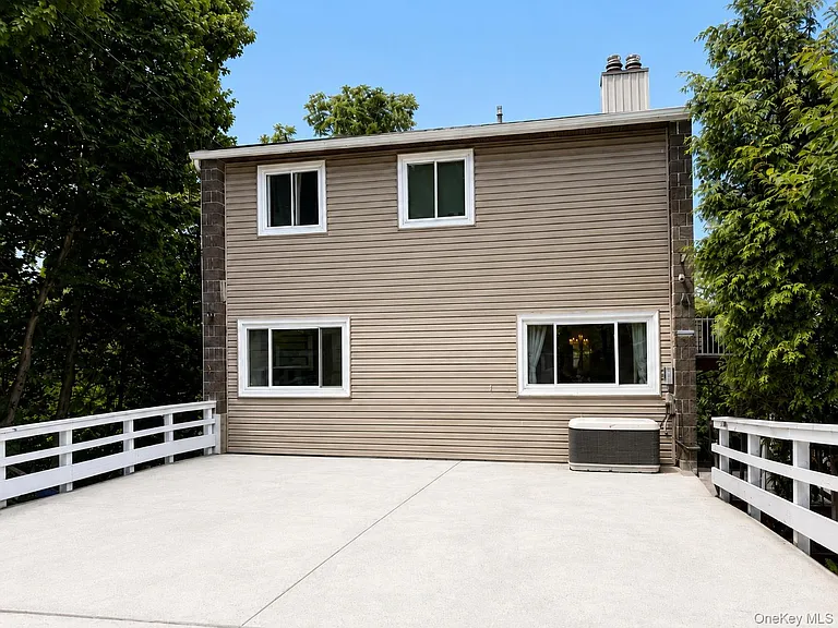 77 Sands Point Rd #1 — Photo 1