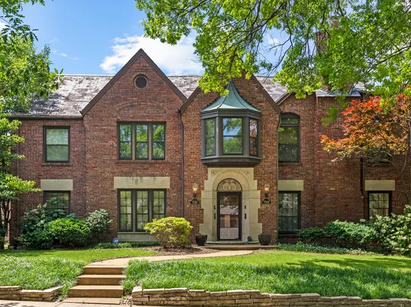 7508 York Dr, Saint Louis, MO 63105