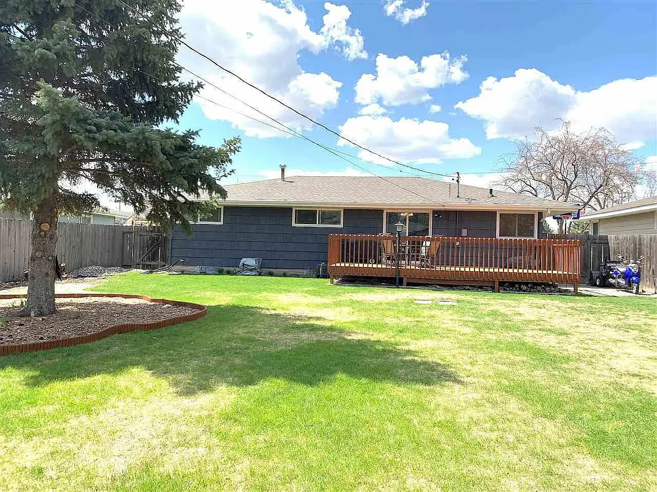 4 bed, 2.0 bath, 2100 sqft, $2,050 — Photo 4