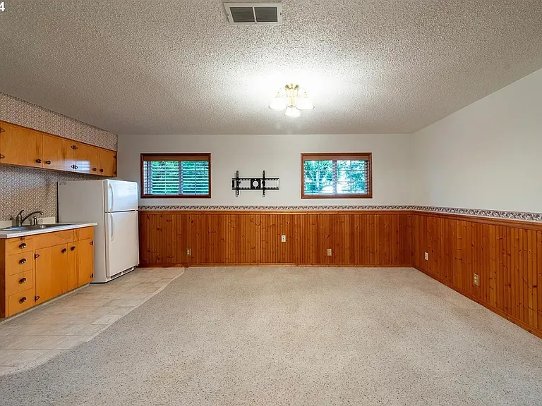 820 NW Cascade Ct #1 — Photo 4