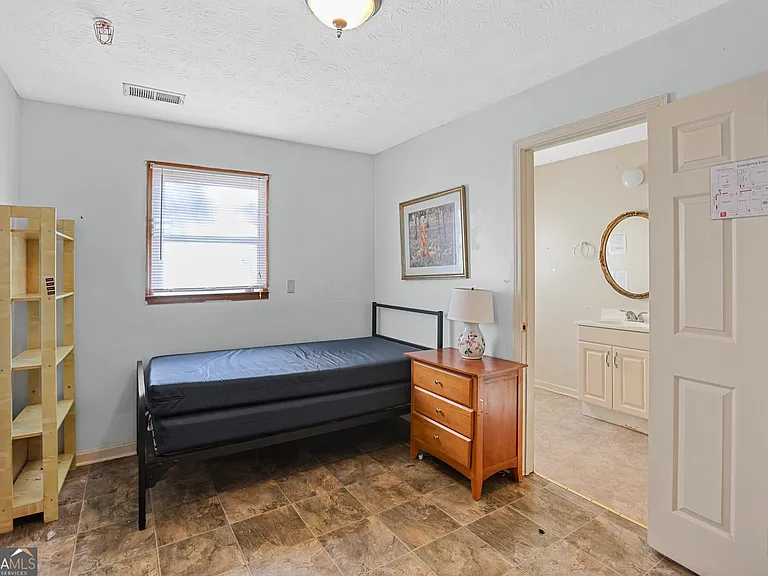 492 Pine Rd — Photo 4