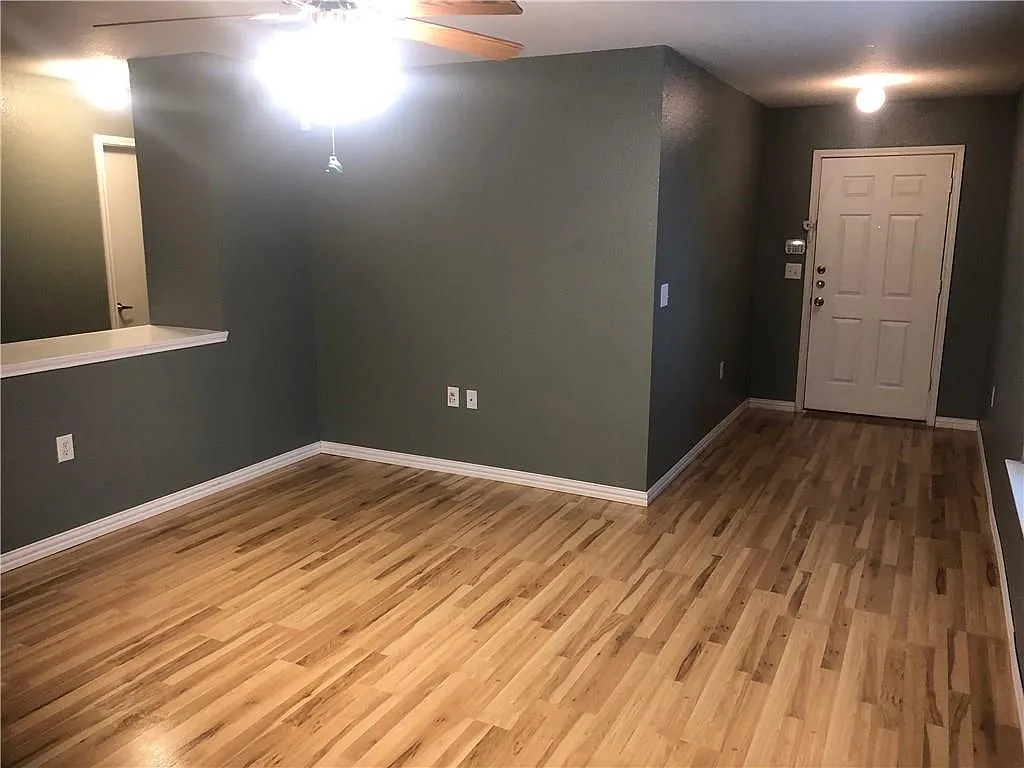 3 bed, 2.0 bath, 1319 sqft, $1,700 — Photo 4