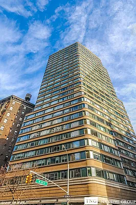 Sold by TNG Nassimi Realty | media 11