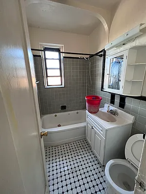 Rented by NYC LUXURY APT RENTALS CO LLC | media 8