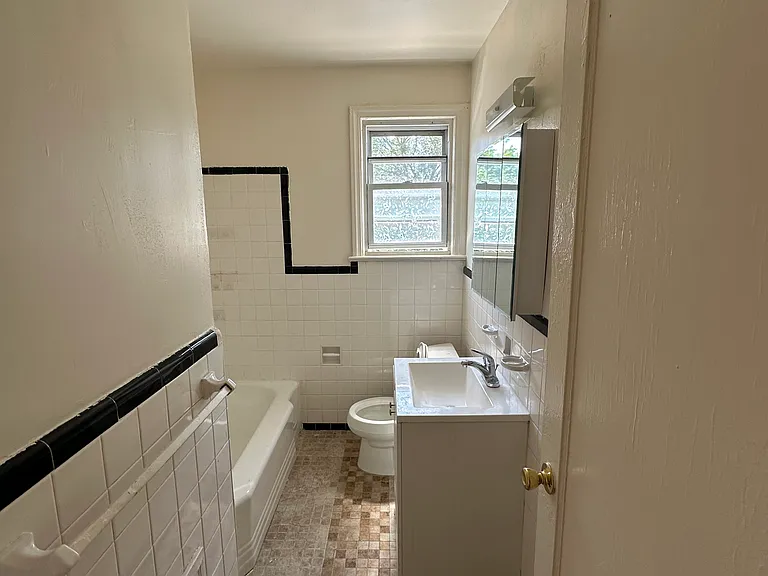 54-58 Jackson Ave #33 — Photo 6