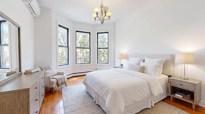 Bedroom, photo 1