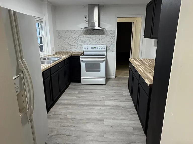 3115 W Gadsden St — Photo 8