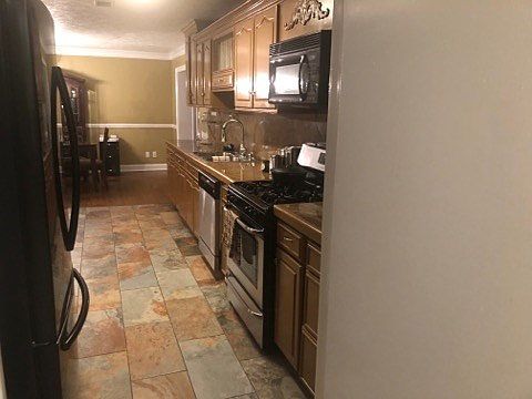 5th image of 3333 Oakridge Dr