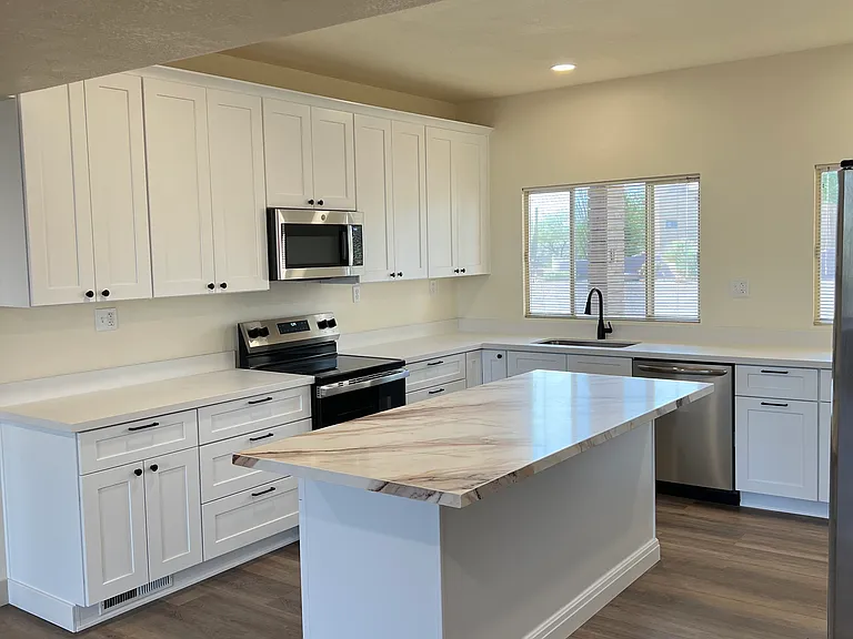 1018 W Estate Dr — Photo 2