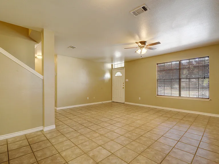 912 Keith Ln #A — Photo 3