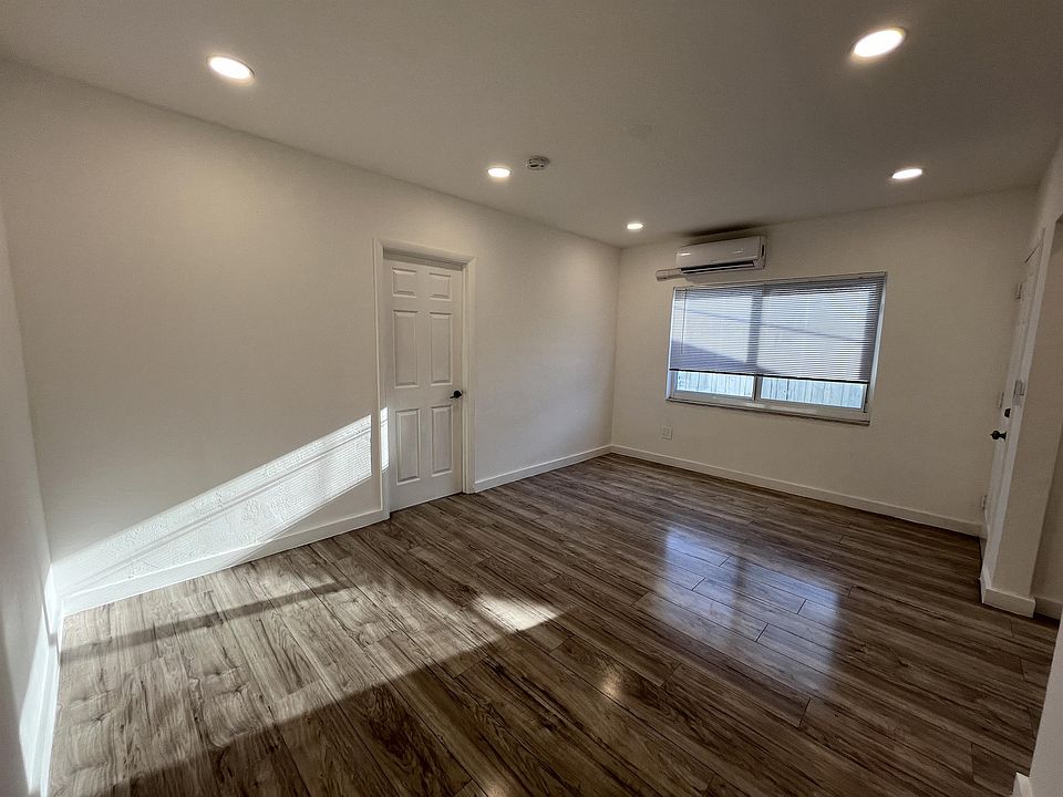1st image of 1958 NE 172nd St #3