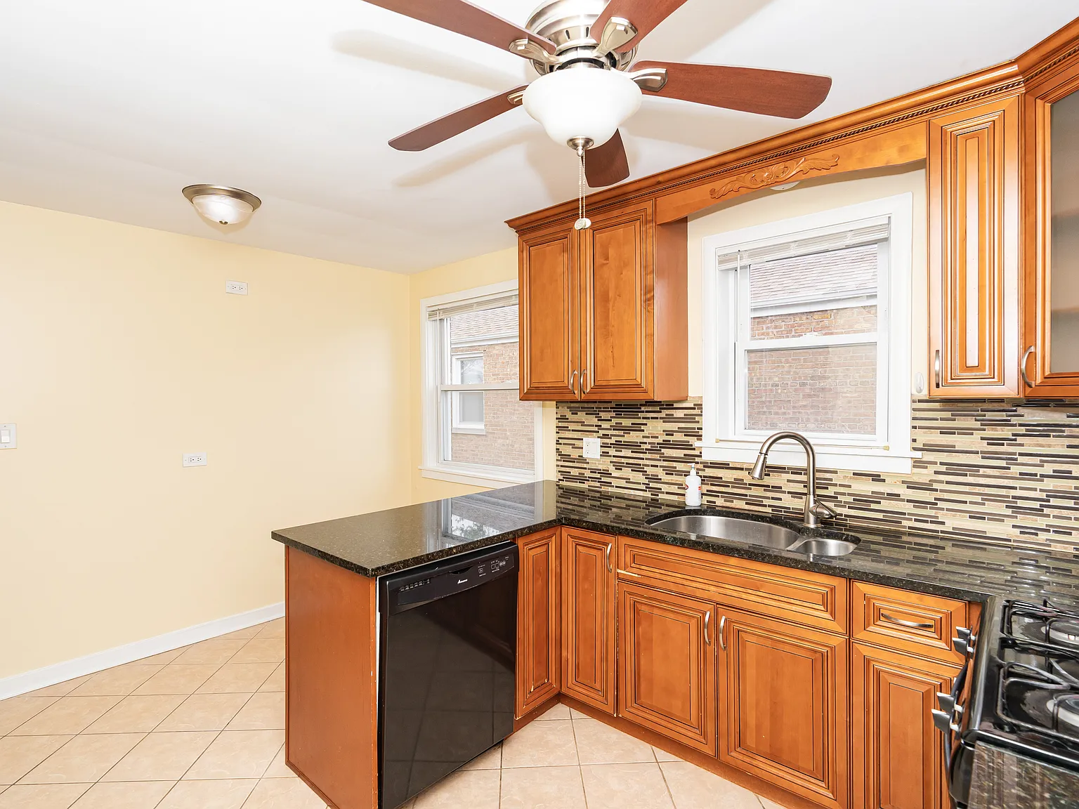 2 bed, 1200 sqft, $1,850 — Photo 3