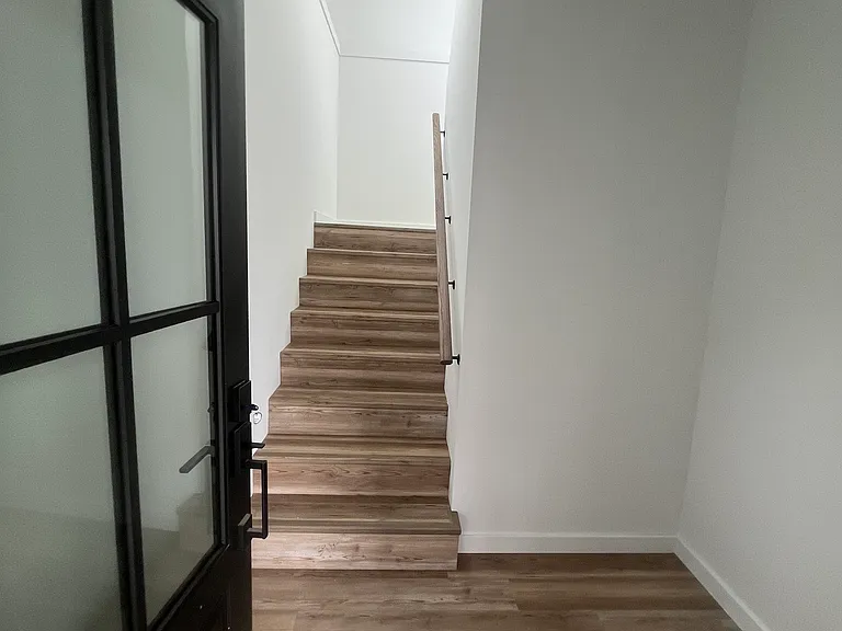 725 W 2nd St #A — Photo 6