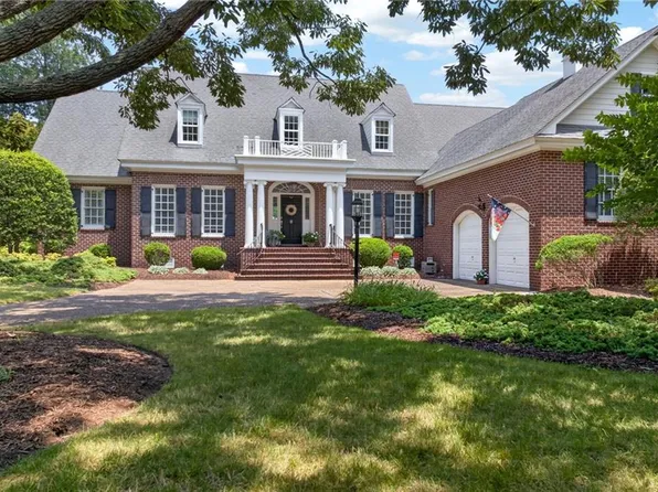 1042 Caton Dr, Virginia Beach, VA 23454