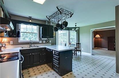 3rd image of 2977 Iroquois Dr