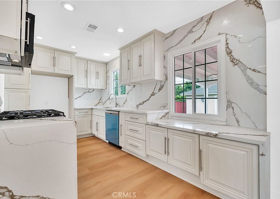 1st image of 20756 Saticoy St