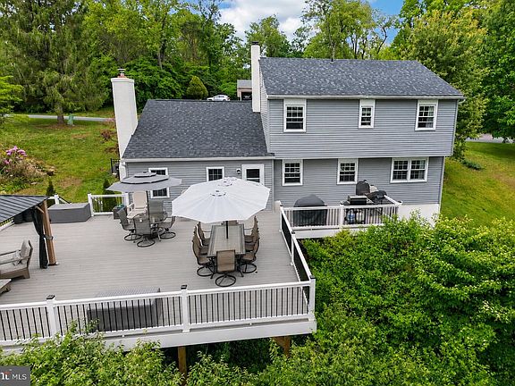 3rd image of 109 Tradition Ln