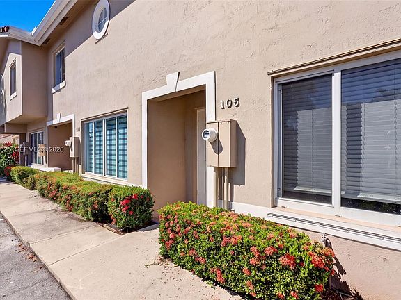 3rd image of 105 Riviera Cir