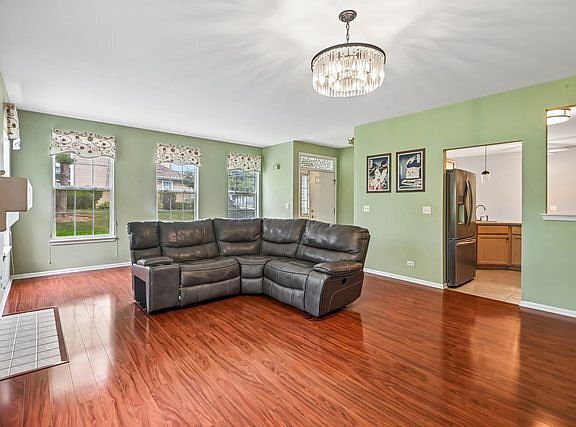 3rd image of 519 King Ave
