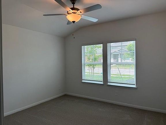 3rd image of 124 Maple Hedge Rd