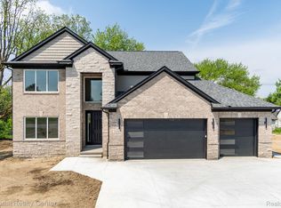 2828 S Livernois Rd, Rochester Hills, MI 48307