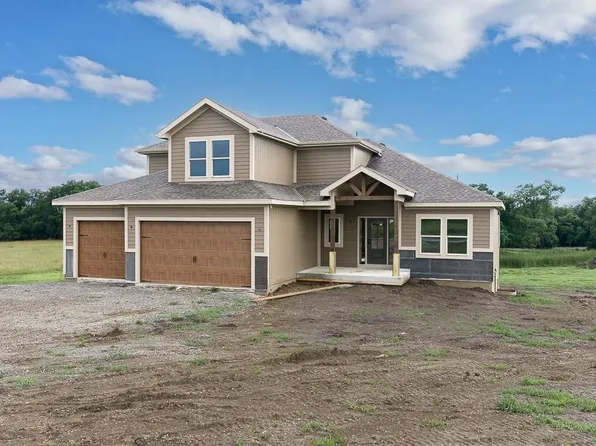 17924 235th St, Tonganoxie, KS 66086