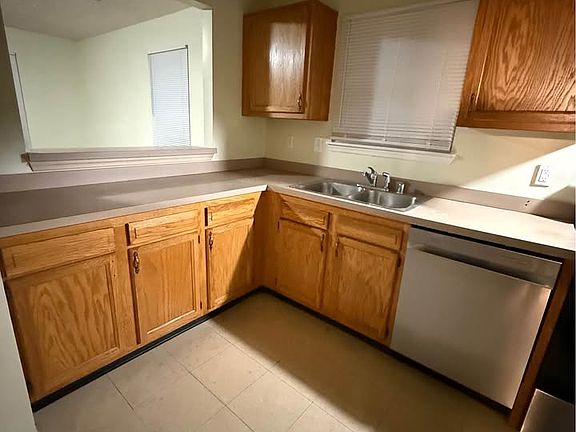 3rd image of 2501 Danielle Ln #3