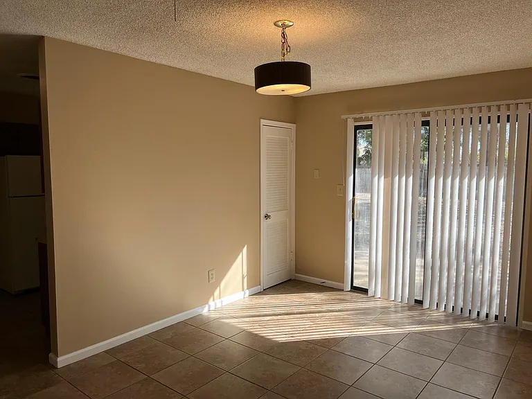 610 Swinging Spear Rd — Photo 9