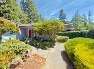 1470 Glenwood Dr, Brookings, OR