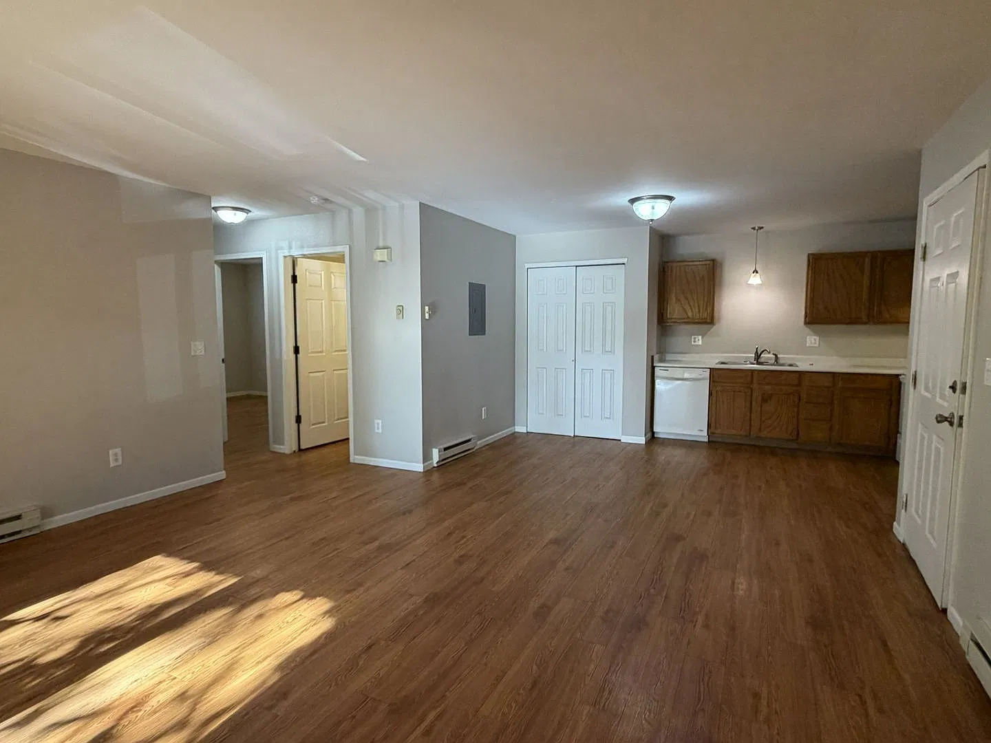364 Terri Dr — Photo 2