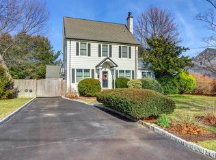 23 Lanier Ln, Bay Shore, NY 11706