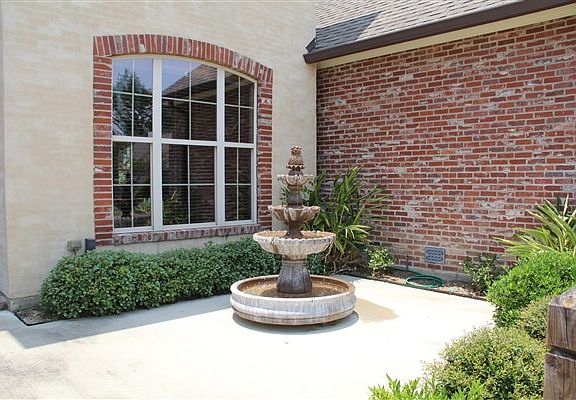 3rd image of 125 Emily Cir