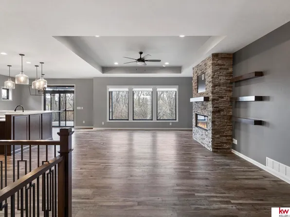 10302 S 207th St, Gretna, NE 68028