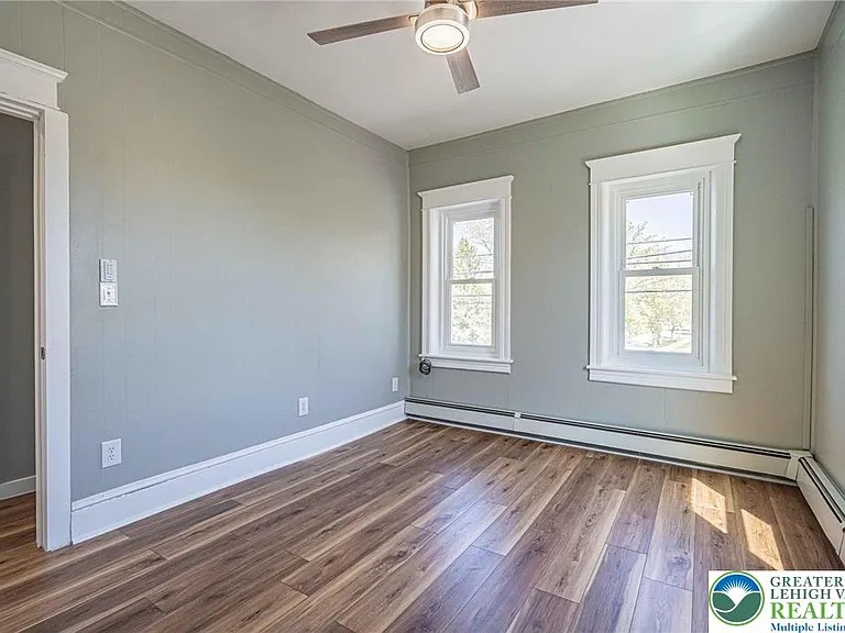 34 E Washington Ave — Photo 19