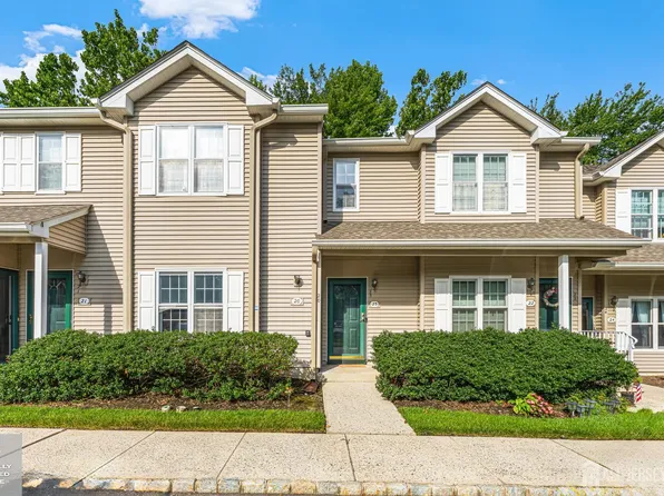 20 Mulford Ct, Roseland, NJ 07068