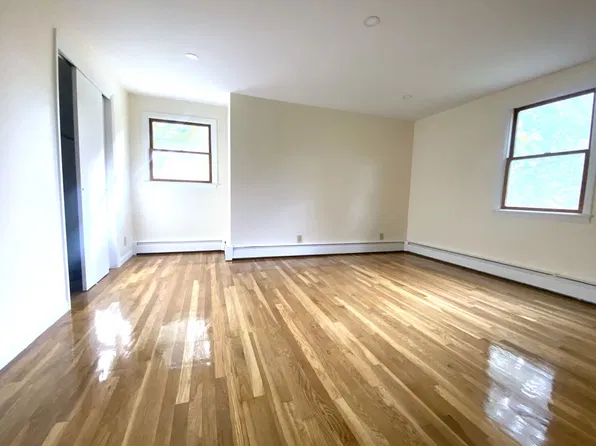 3 Fanwood Pl #2, Huntington Station, NY 11746