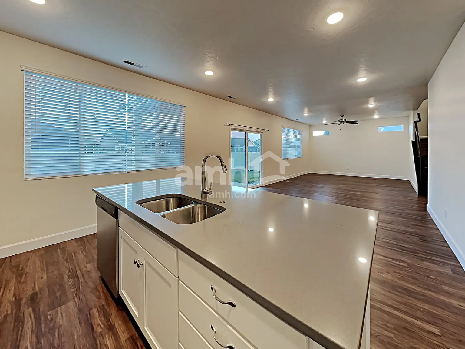 5 bed, 3.0 bath, 2455 sqft, $3,035 — Photo 3