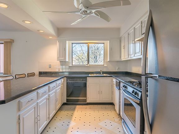 3rd image of 412 Egret Ln #412