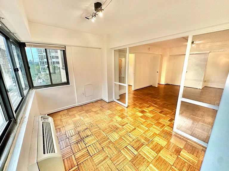 2141 I St NW #402 — Photo 12